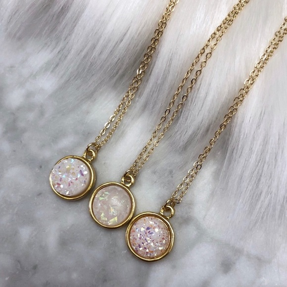 SOLD OUT - 🎉3xHP🎉 White Druzy Necklace - Picture 4 of 8